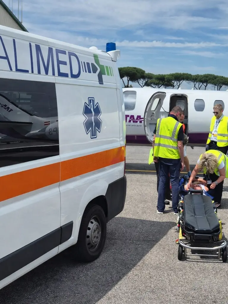 ambulanza privata per trasporto sanitario attivo 24 ore su 24